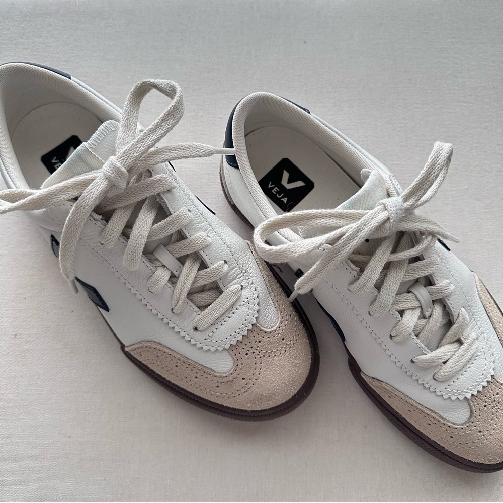 Veja “Volley” sneakers.